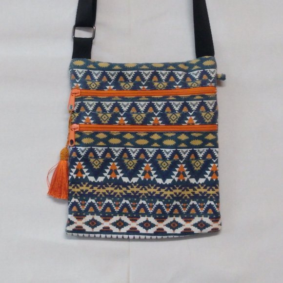 Cross Body Bag Aztec Design Adjustable Strap 3 Compartments Gender-Neutral EUC - Picture 4 of 14